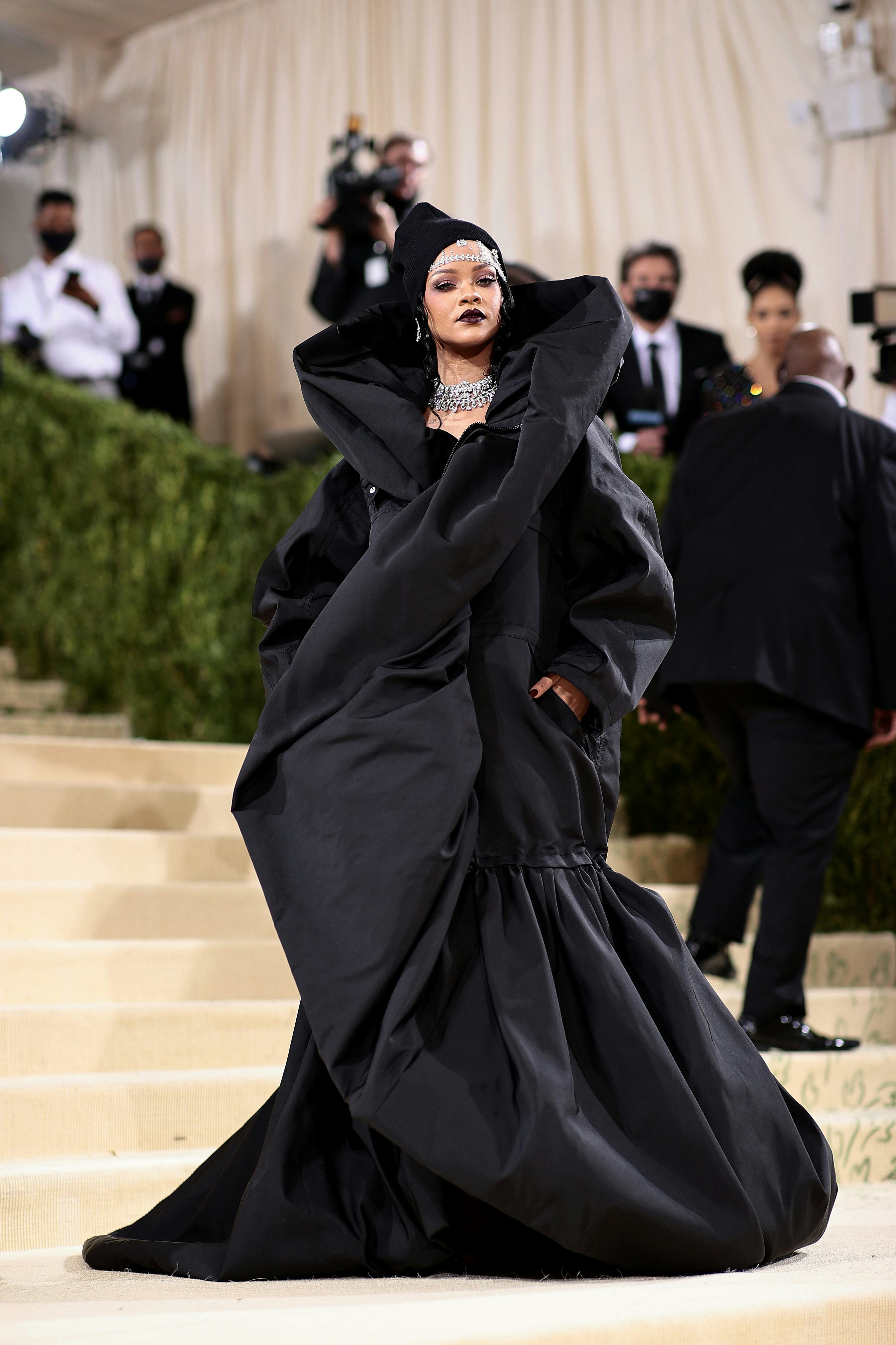 NEW YORK, NEW YORK - SEPTEMBER 13: Rihanna attends The 2021 Met Gala Celebrating In America: A Lexic&hellip;