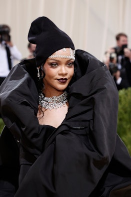 NEW YORK, NEW YORK - SEPTEMBER 13: Rihanna attends The 2021 Met Gala Celebrating In America: A Lexic...