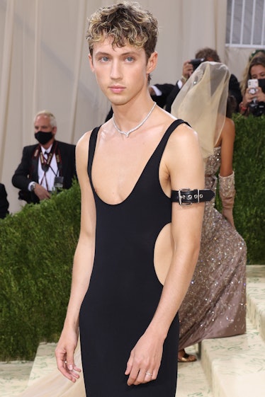 NEW YORK, NEW YORK - SEPTEMBER 13: Troye Sivan attends the 2021 Met Gala benefit "In America: A Lexi...