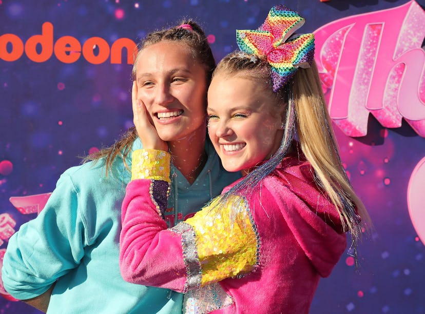 JoJo Siwa and her girlfriend Kylie Prew are so in love and they celebrate four anniversaries per mon...