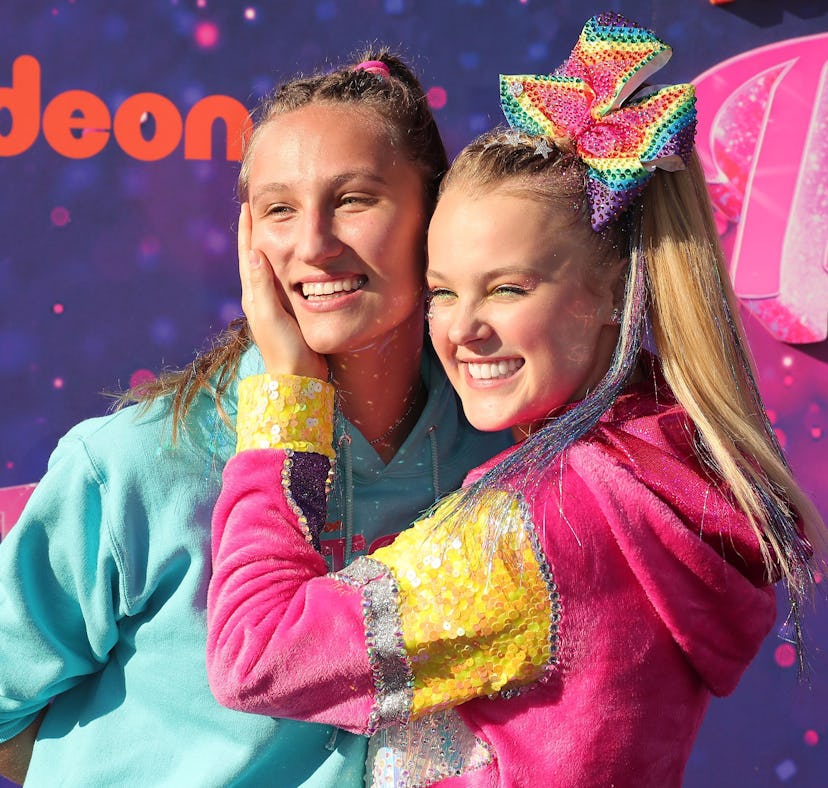JoJo Siwa and her girlfriend Kylie Prew are so in love and they celebrate four anniversaries per mon...