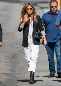Jennifer Aniston wearing Louis Vuitton Vintage Tote - Celebrity Style Guide