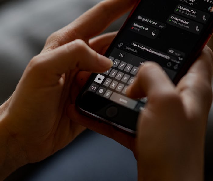 ILLUSTRATION - 24 April 2021, Berlin: A woman writes a message in a messenger app. Photo: Fabian Som...