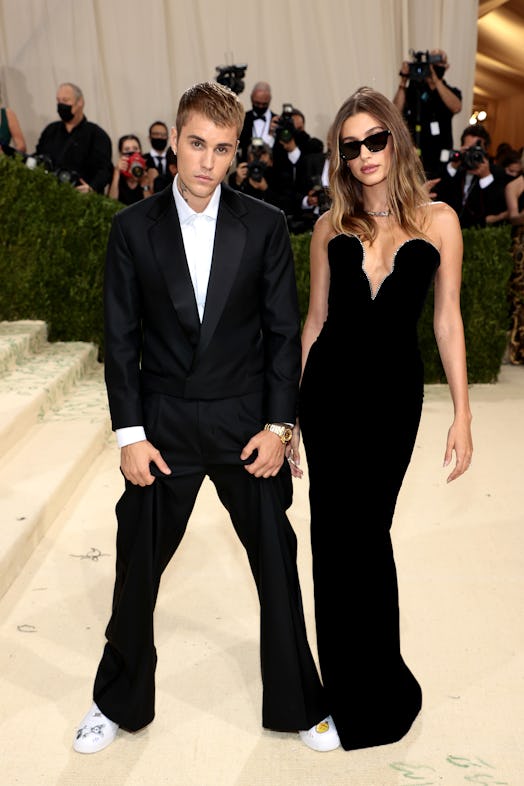 Justin Bieber and  Hailey Bieber attend the 2021 Met Gala.