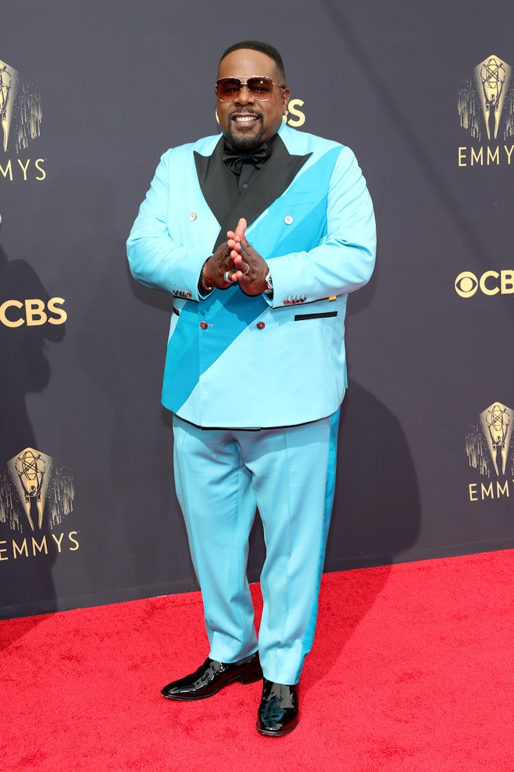 Cedric the Entertainer in a blue-black suit at the Emmys Red Carpet 2021