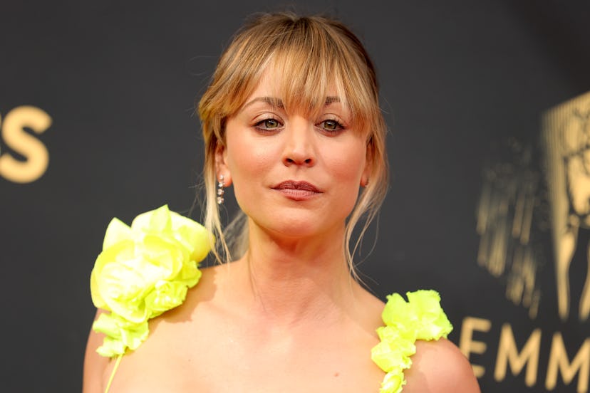 LOS ANGELES, CALIFORNIA - SEPTEMBER 19: Kaley Cuoco attends the 73rd Primetime Emmy Awards at L.A. L...