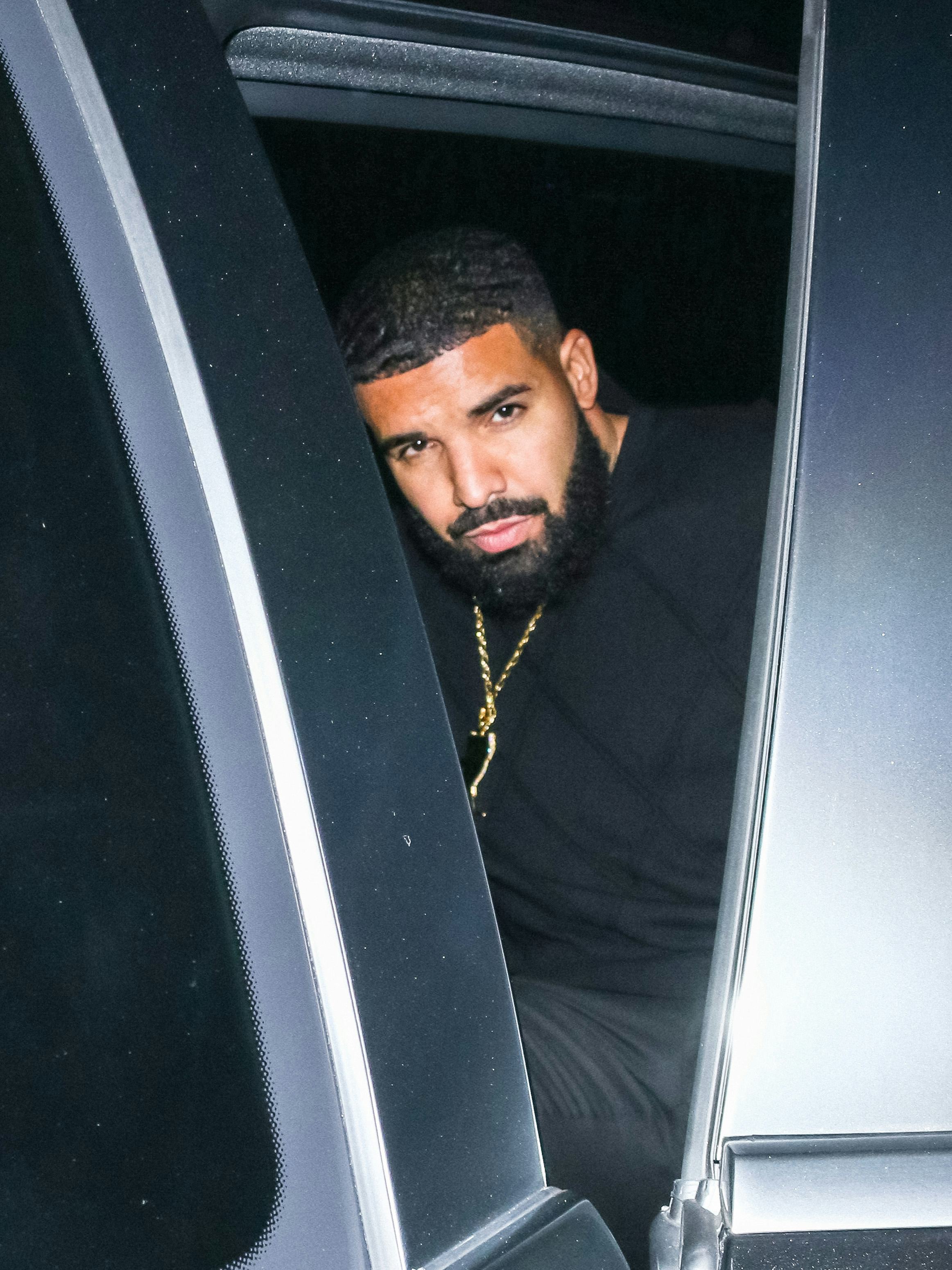 LOS ANGELES, CA - SEPTEMBER 21: Drake is seen on September 21, 2019 in Los Angeles, California.  (Ph...