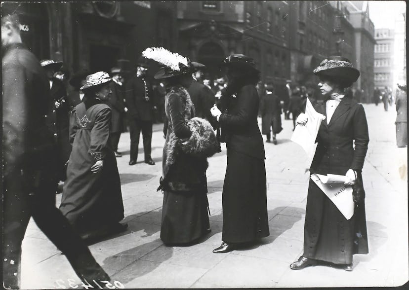 Suffragette raid scenes at Bow Street, 2nd May, 1913, Princess Duleep Singh (Sophia Duleep Singh) ta...