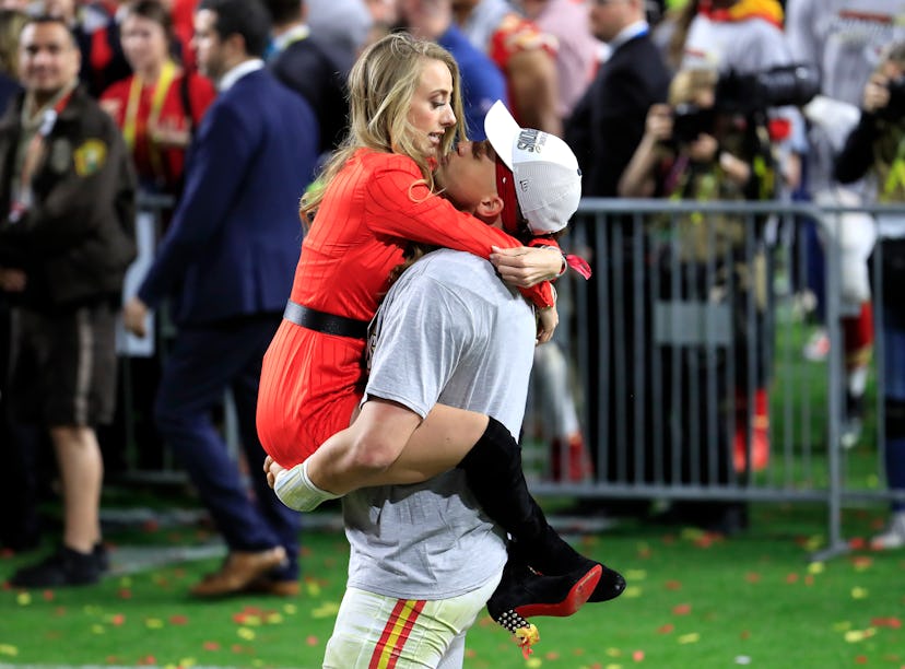 Patrick Mahomes kissed Brittany Matthews mid-game, and it was such a sweet moment.