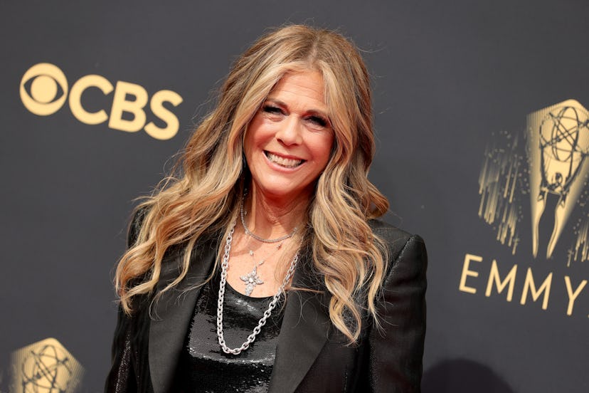 LOS ANGELES, CALIFORNIA - SEPTEMBER 19: Rita Wilson attends the 73rd Primetime Emmy Awards at L.A. L...