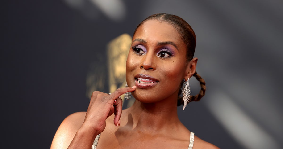 Issa Rae’s 2021 Emmys Beauty Look Includes a Diamond Grill and A $3 e.l ...