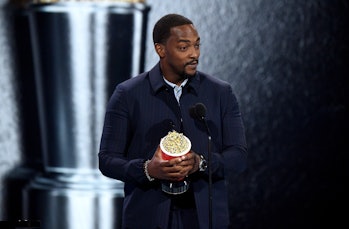 LOS ANGELES, CALIFORNIA - MAY 16: Anthony Mackie accepts the Best Hero award for 'The Falcon and the...
