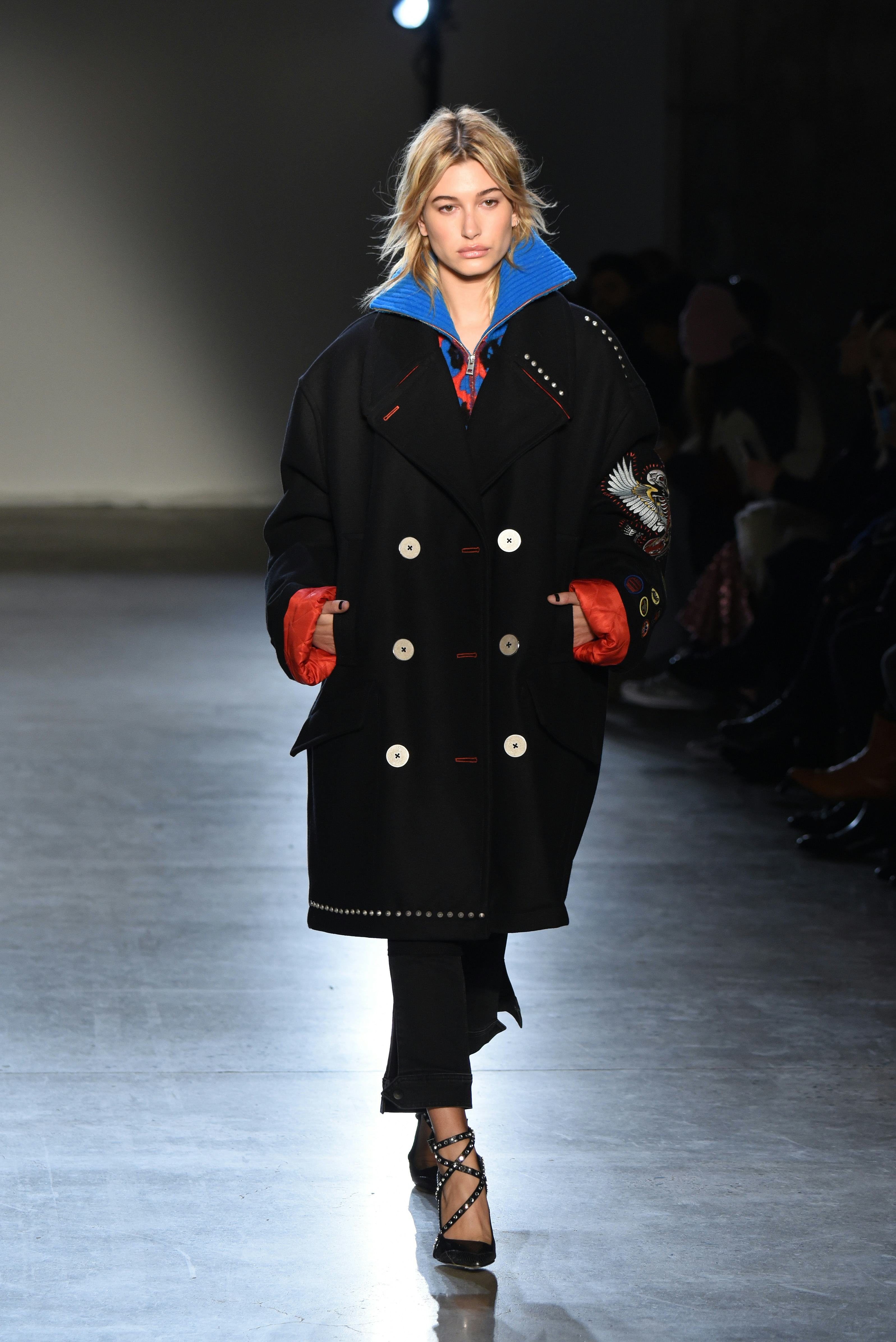 Hailey Bieber&rsquo;s outfits on the runway at Fashion Week are always epic. See 40 of her best model mome&hellip;