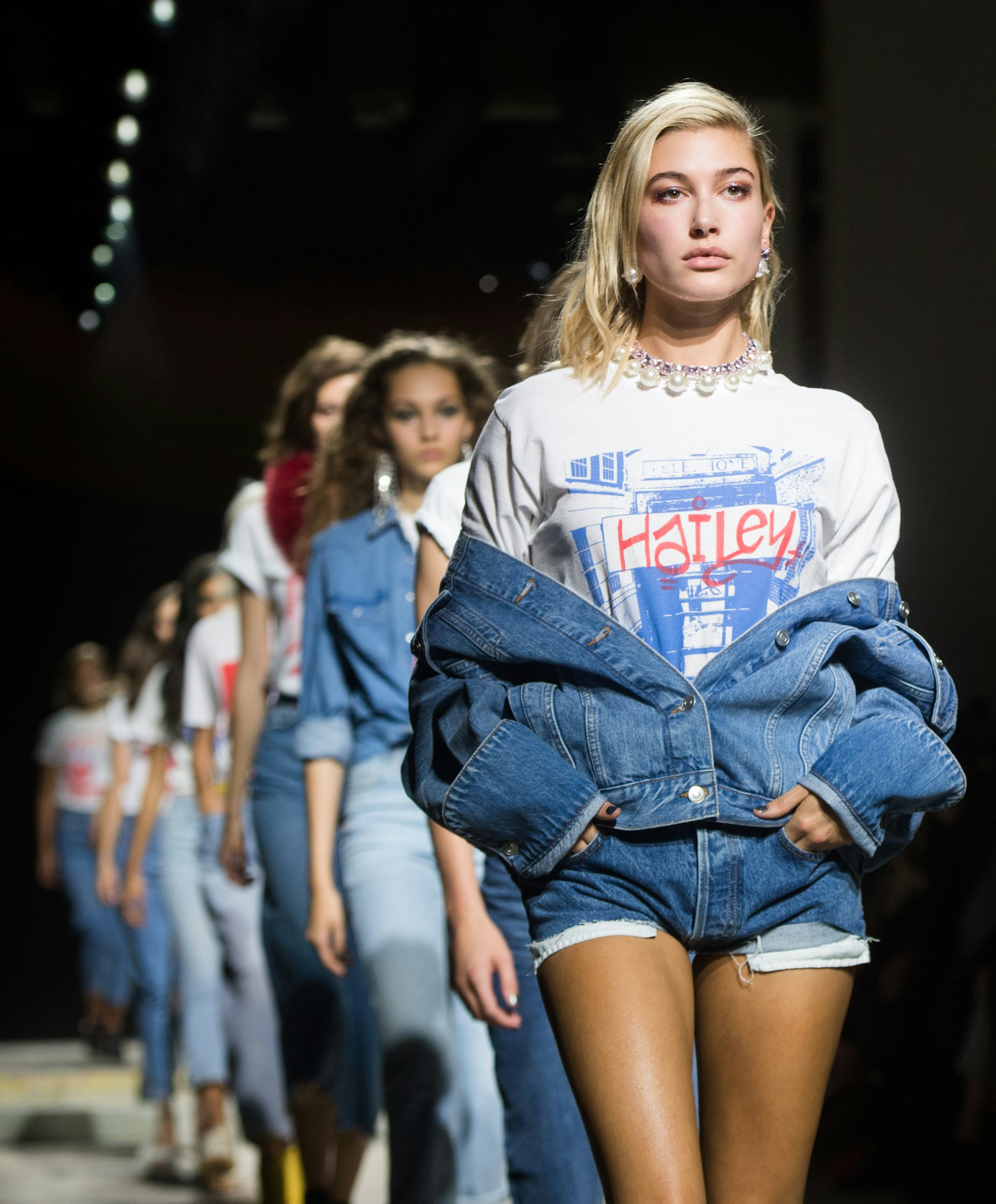 Hailey Bieber&rsquo;s outfits on the runway at Fashion Week are always epic. See 40 of her best model mome&hellip;