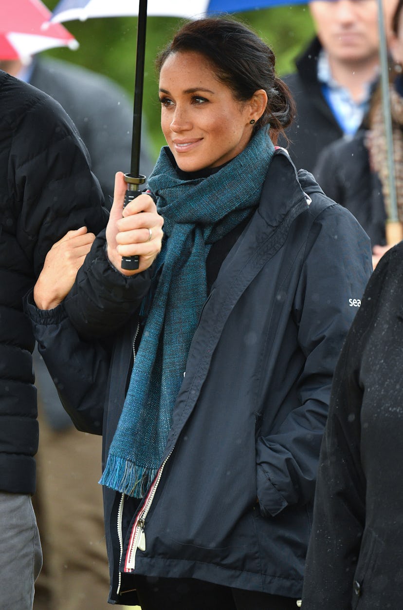 Meghan Markle knows how to dress for the weather.
