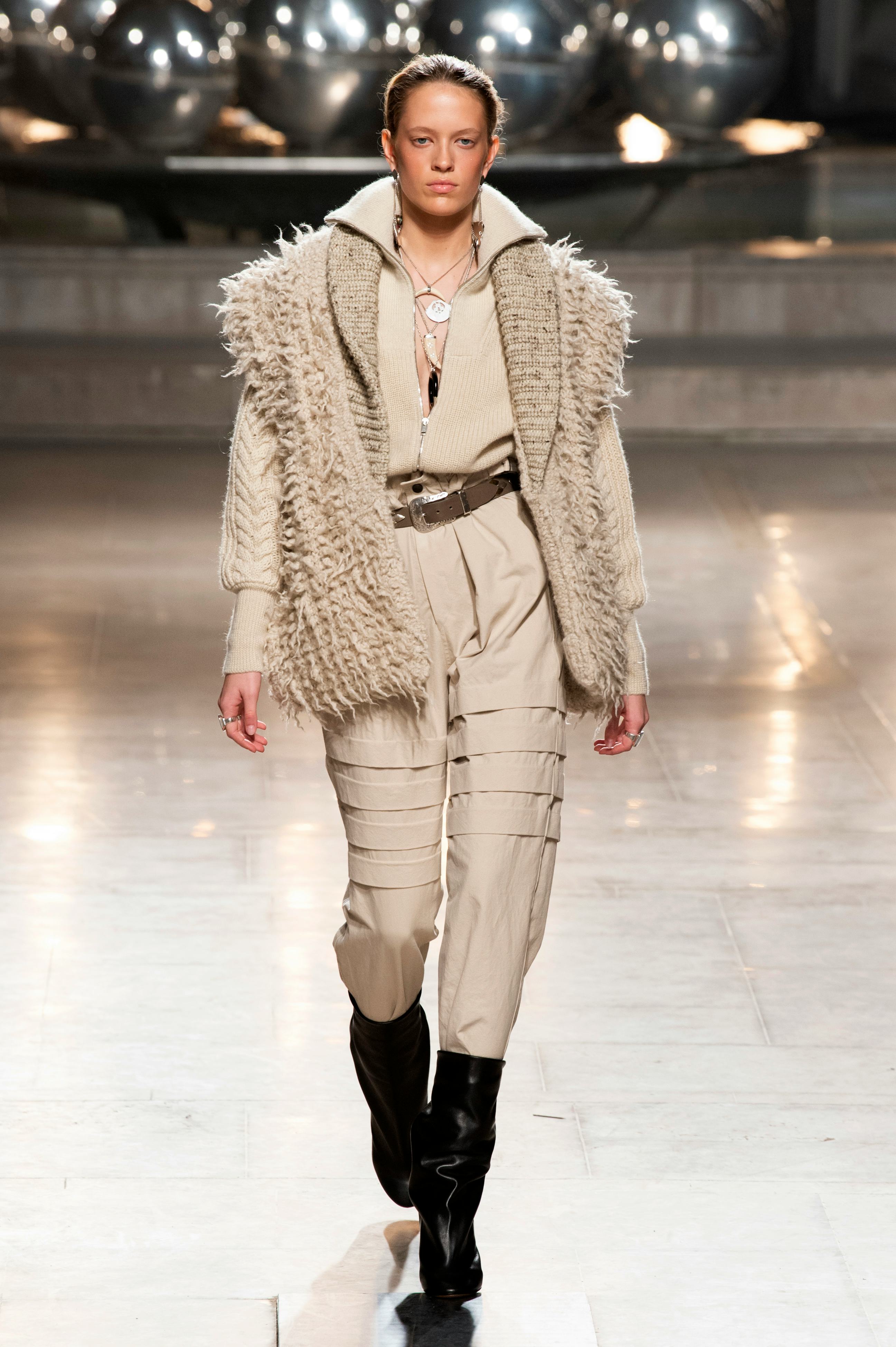 Khloe Kardashian opens up about the 2000s fashion trends she would (and wouldn&rsquo;t) wear today and She&hellip;