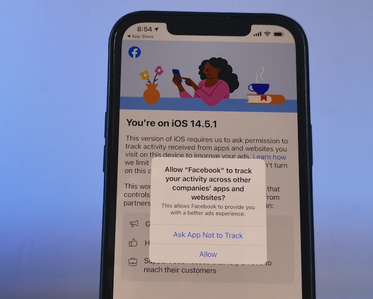 05 May 2021, Berlin: A privacy notice appears on an iPhone 12 under the new iOS 14.5.1 operating sys...