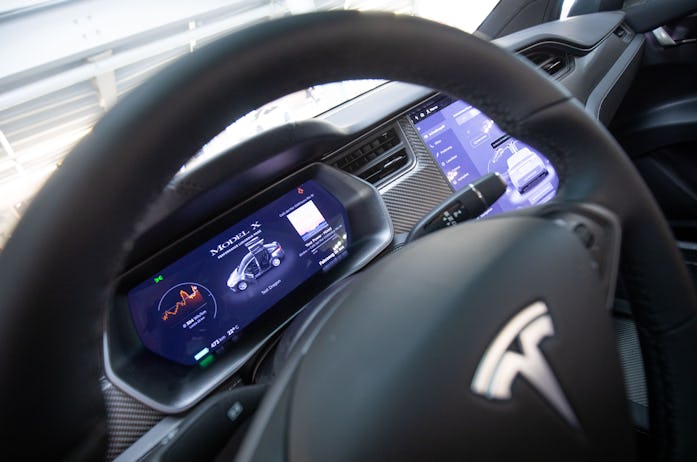 21 October 2020, Hamburg: View into the interior with steering wheel and display of a Tesla Model X ...