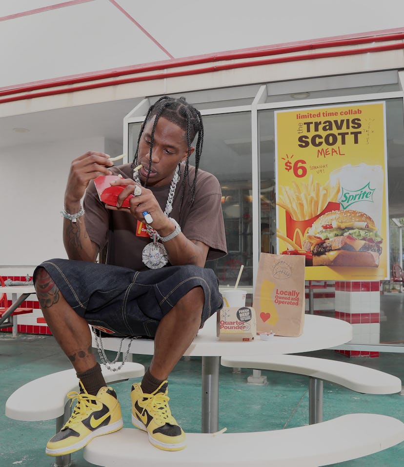 DOWNEY, CALIFORNIA - SEPTEMBER 08: Travis Scott surprises crew and customers at McDonald's for the l...