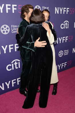 NEW YORK, NEW YORK - SEPTEMBER 29: Maggie Gyllenhaal hugs Jake Gyllenhaal and Jeanne Cadieu at the p...