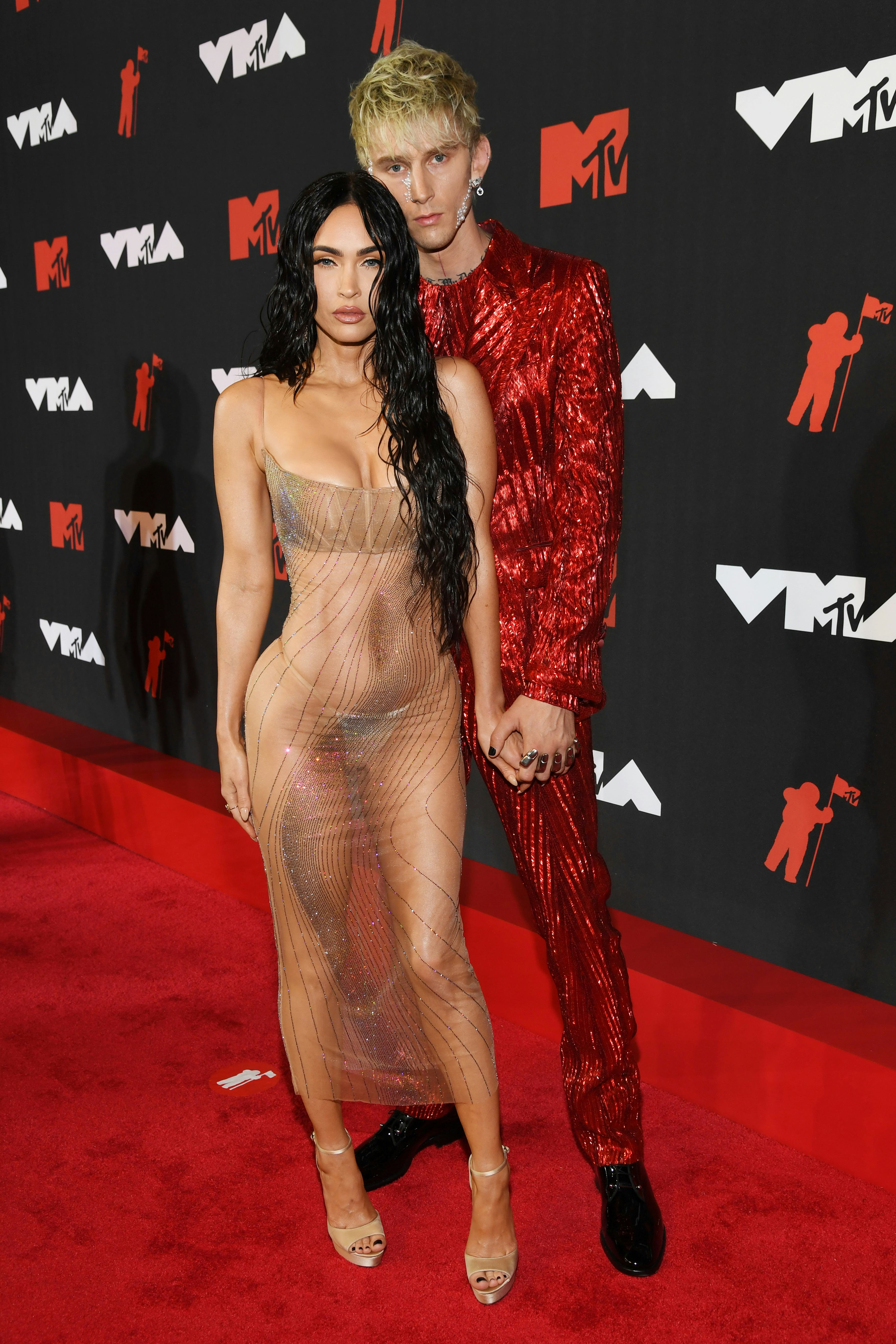 NEW YORK, NEW YORK - SEPTEMBER 12: (L-R) Megan Fox and Machine Gun Kelly attend the 2021 MTV Video M...