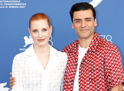 Oscar Isaac and Jessica Chastain went viral in a video showing off their chemistry on the red carpet...