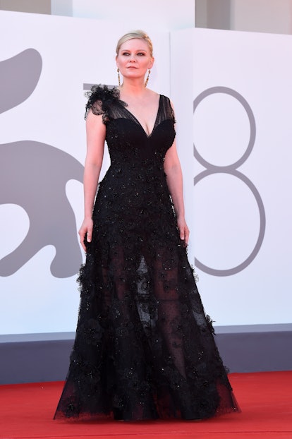 Venise, Italie - 02 SEPTEMBRE : Kirsten Dunst assiste au tapis rouge du film "La puissance du d...