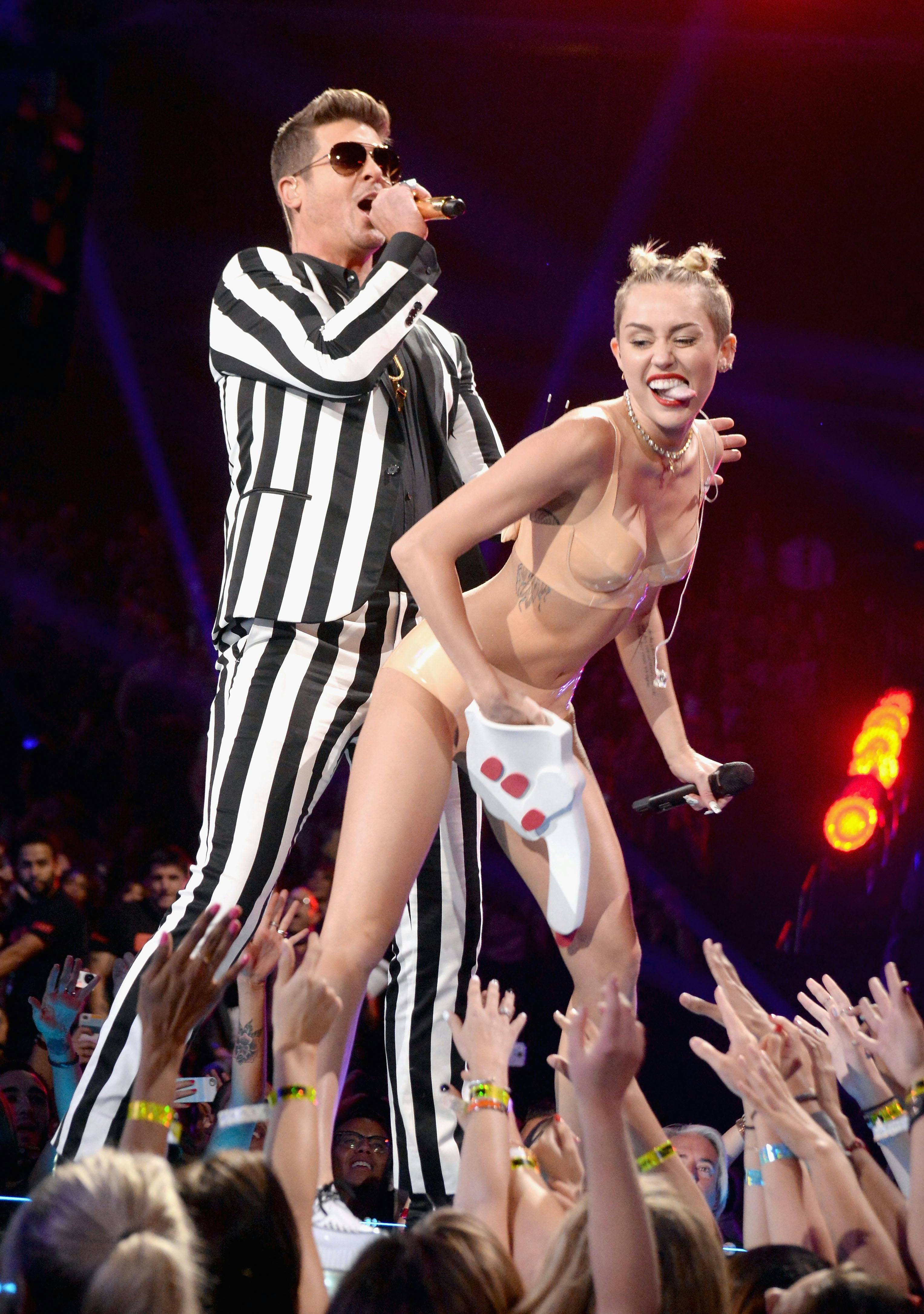 NEW YORK, NY - AUGUST 25:  Robin Thicke and Miley Cyrus perform during the 2013 MTV Video Music Awar...