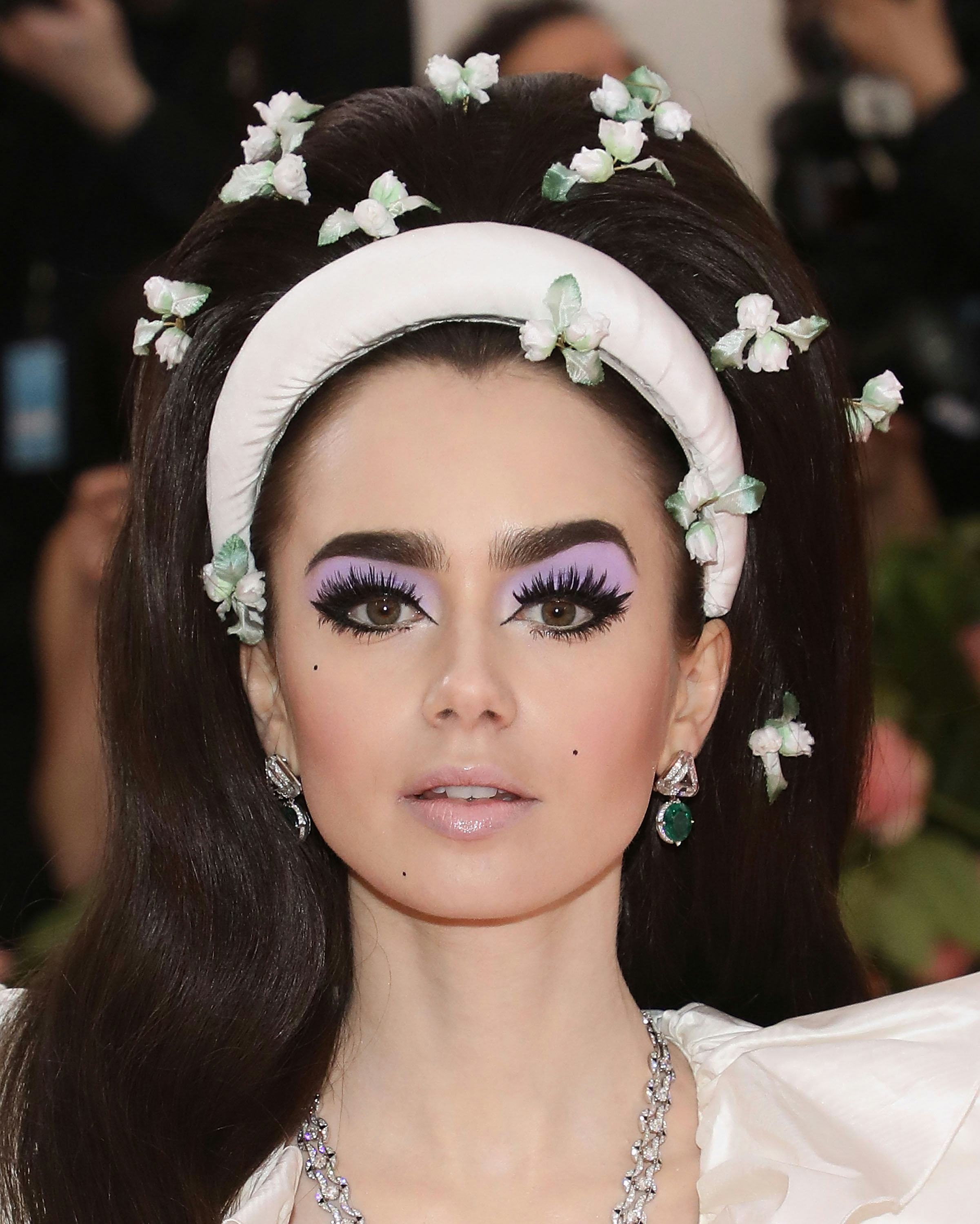Lily Collins attends the 2019 Met Gala wearing &rsquo;60s-era mod makeup.