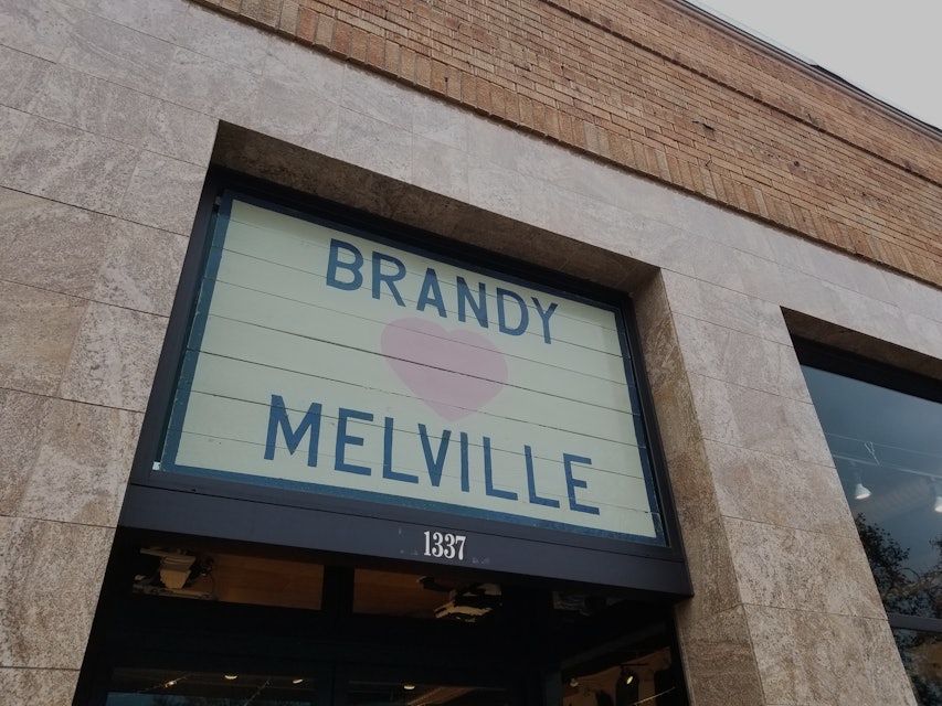 Brandy Melville: everything wrong with women's clothes