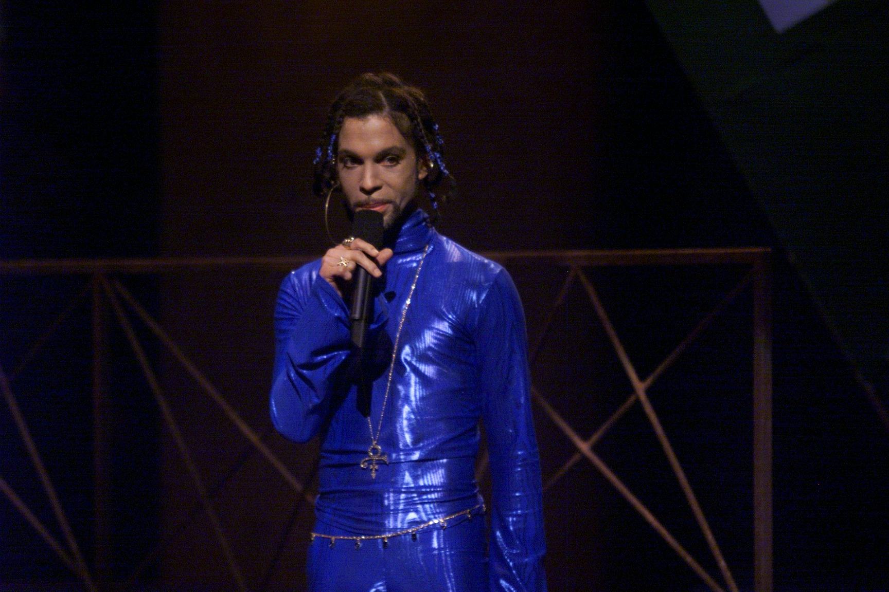 In 1999, Prince introduced TLC at the VMAs wearing an amazing blue jumpsuit, larger-than-life hoop e&hellip;