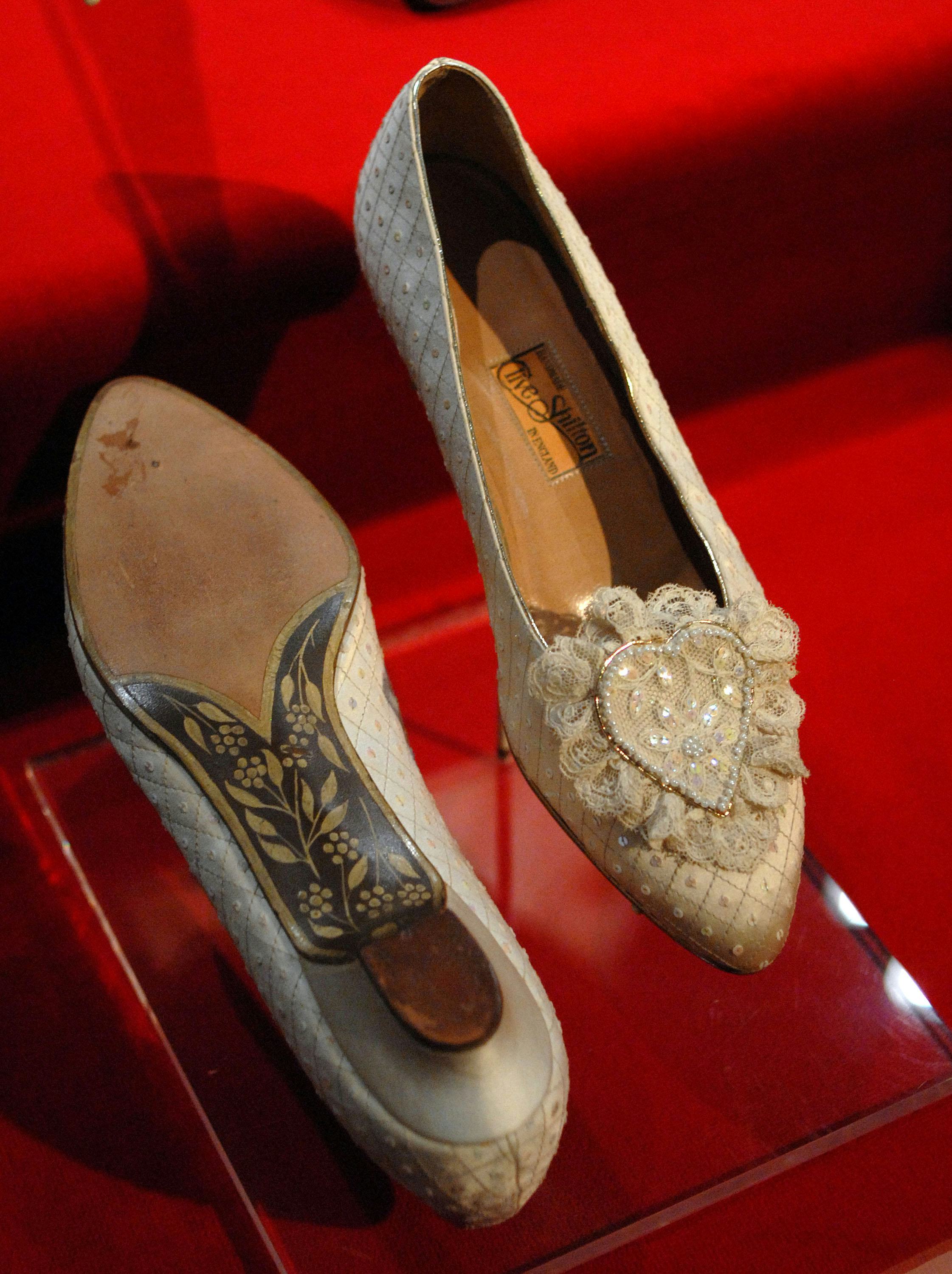 The initials “C” and “D” were engraved into Princess Diana&rsquo;s wedding shoes.
