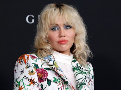 Miley Cyrus handled a New Year's Eve wardrobe malfunction with so much flare.