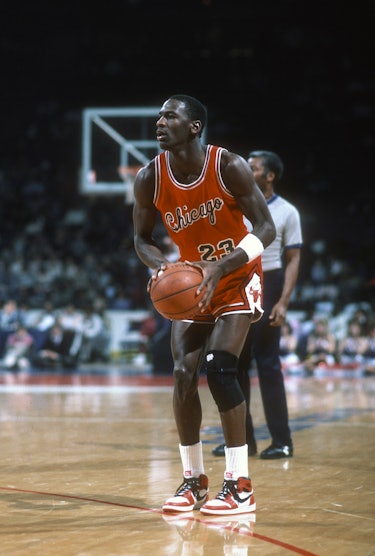 LANDOVER, MD - CIRCA 1985: Michael Jordan #23 of the Chicago Bulls looks to shoot against the Washin...