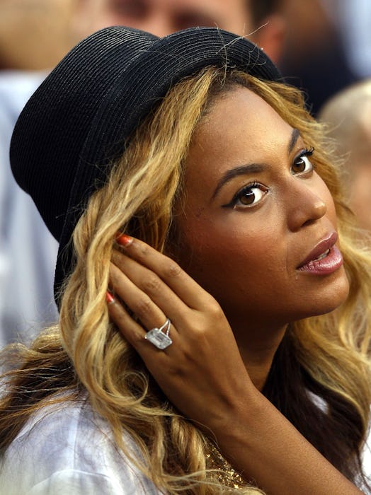 Beyoncé wears a deco emerald cut engagement ring.