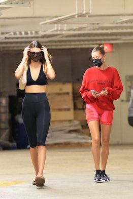 Hailey Bieber and Kendall Jenner's grocery store outfit. 