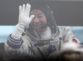 Bikonur, Kazakhstan - 8 décembre : le touriste spatial Yusaku Maezawa est vu avant le lancement de ...