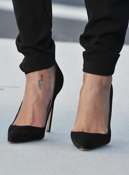 Rihanna used to have a music note tattoo on her foot.