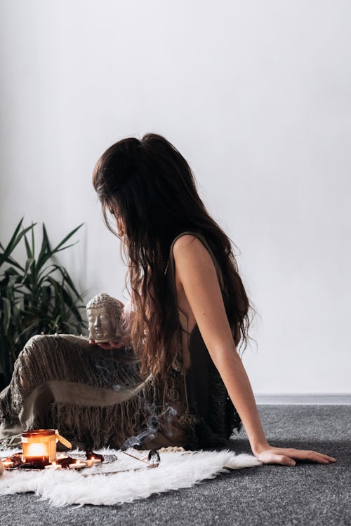 A woman practicing spirituality. These rituals for manifestations help you attract your dream life.