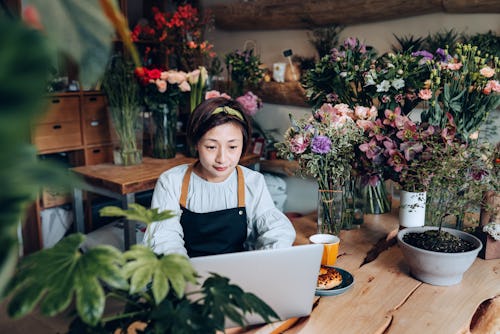 A female florist works during Mercury Retrograde winter 2022. Here's how mercury retrograde 2022 wil...