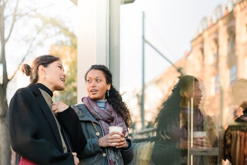 Two female friends window-shopping. Here are the personality traits of Capricorn-Aquarius cusps.