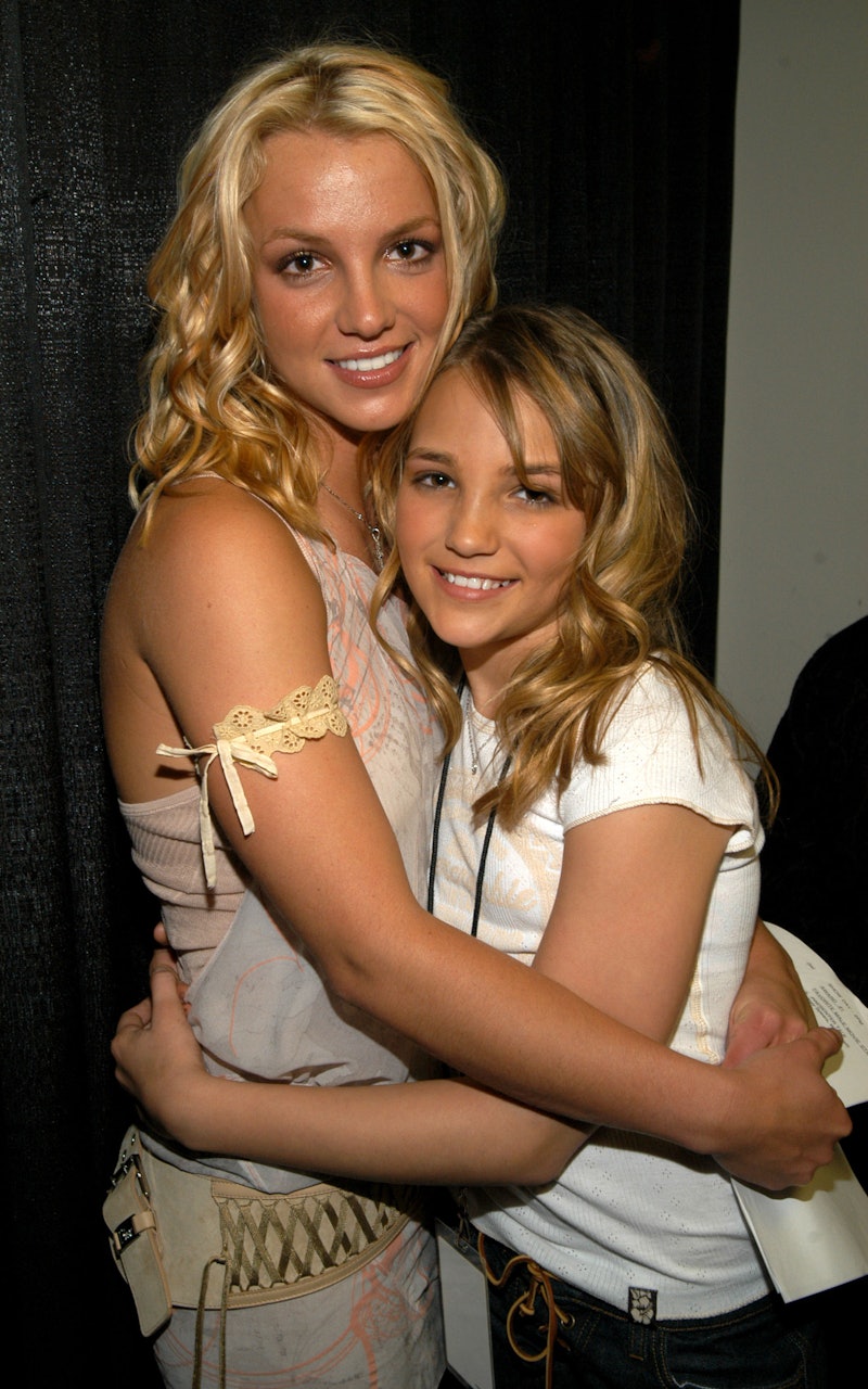 Britney and Jamie Lynn Spears hugging. Photo via Getty Images