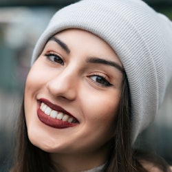 Try a lipstick and lip liner combo that's been Bustle-approved by a makeup artist.