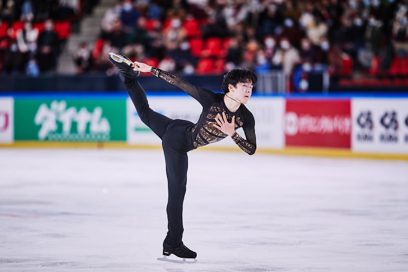 GRENOBLE, FRANCE - NOVEMBER 20: Yuma Kagiyama of Japan competes in the Men's Free Skating during the...