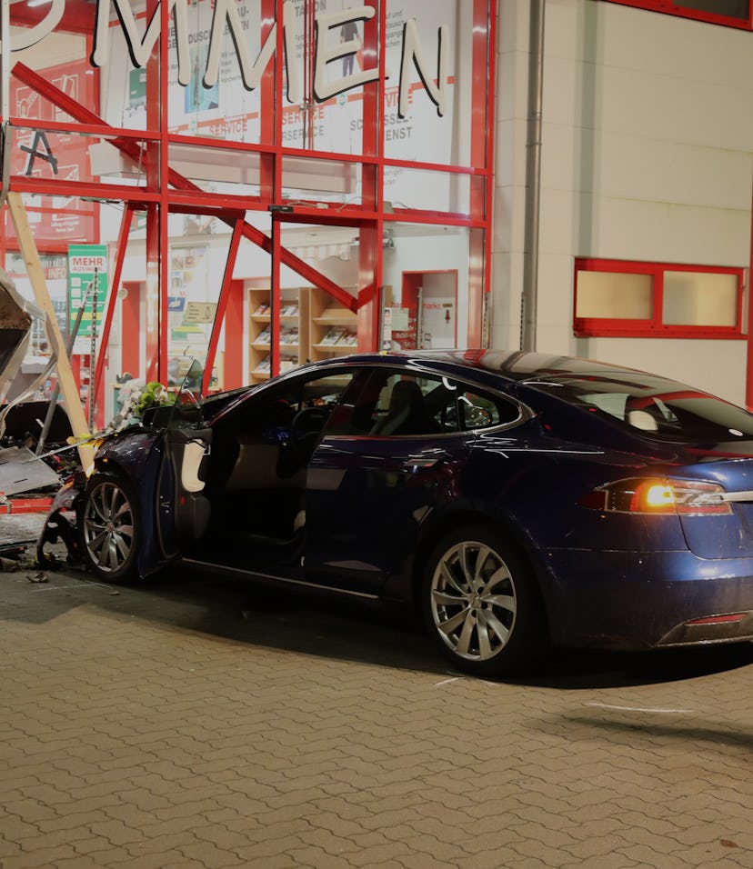 21 January 2020, Schleswig-Holstein, Nortorf: A Tesla stands after an accident in front of the destr...
