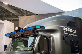 05 January 2022, US, Las Vegas: The company TuSimple is showing a self-driving semi-truck at the CES...