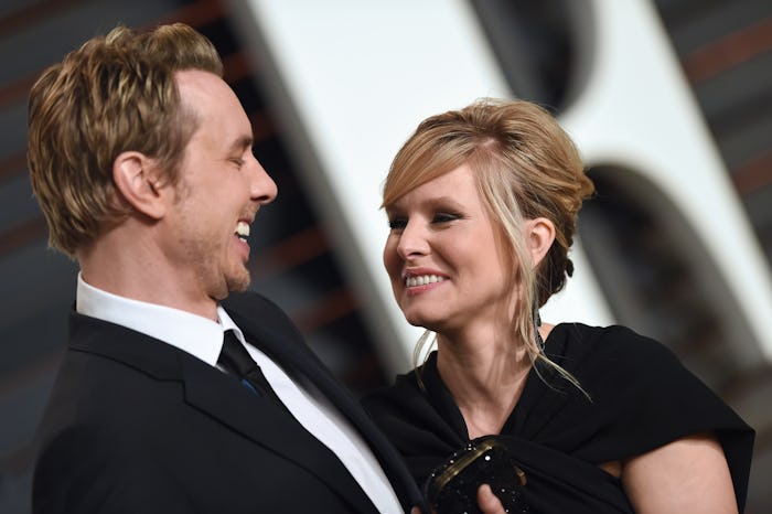 BEVERLY HILLS, CA - FEBRUARY 22:  Actors Dax Shepard (L) and Kristen Bell arrive at the 2015 Vanity ...