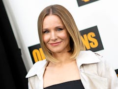 Kristen Bell's tweet to a fan who watched her new sex scene with his mom and girlfriend in the same ...