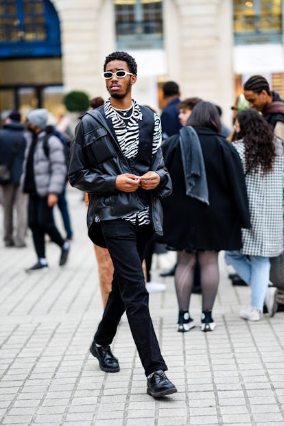 PARIS, FRANCE - JANUARY 26: A guest wears a white sunglasses, pearls necklaces, a silver chain with ...