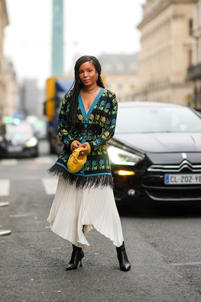 PARIS, FRANCE - JANUARY 26: Ellie Delphine wears gold earrings, a gold large chain necklace, a black...